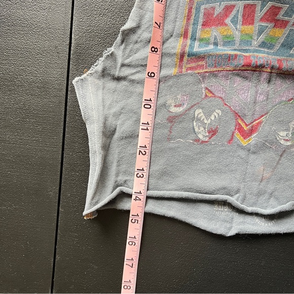 Trunk Ltd KISS Army Graphic Cropped Band Tee Tour 1979 - Picture 12 of 12